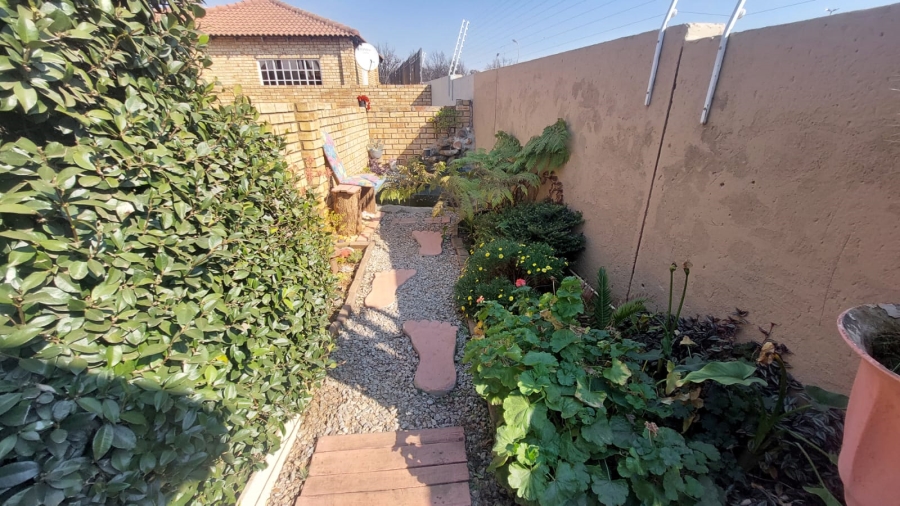 2 Bedroom Property for Sale in Eike Park Gauteng