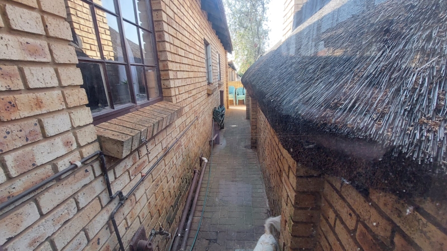 2 Bedroom Property for Sale in Eike Park Gauteng