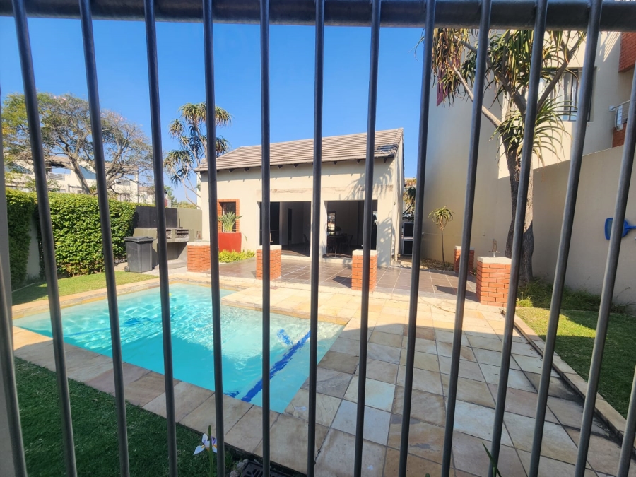 1 Bedroom Property for Sale in Lonehill Gauteng
