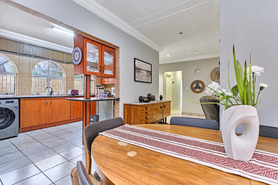 4 Bedroom Property for Sale in Kloofendal Gauteng