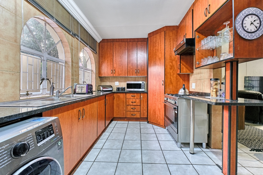 4 Bedroom Property for Sale in Kloofendal Gauteng