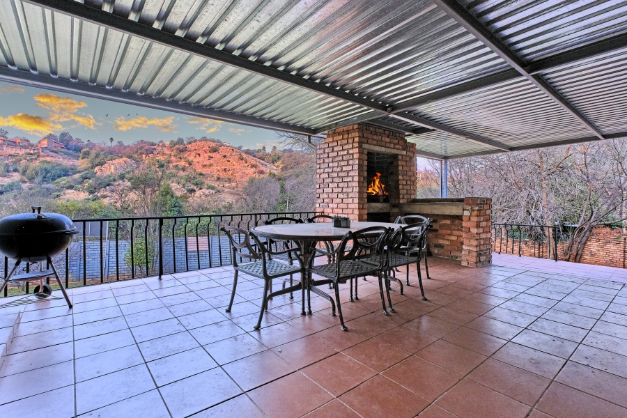 4 Bedroom Property for Sale in Kloofendal Gauteng