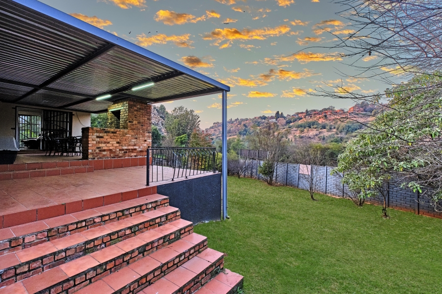 4 Bedroom Property for Sale in Kloofendal Gauteng
