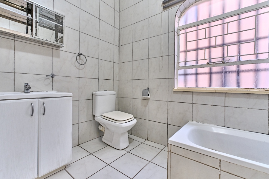 4 Bedroom Property for Sale in Kloofendal Gauteng
