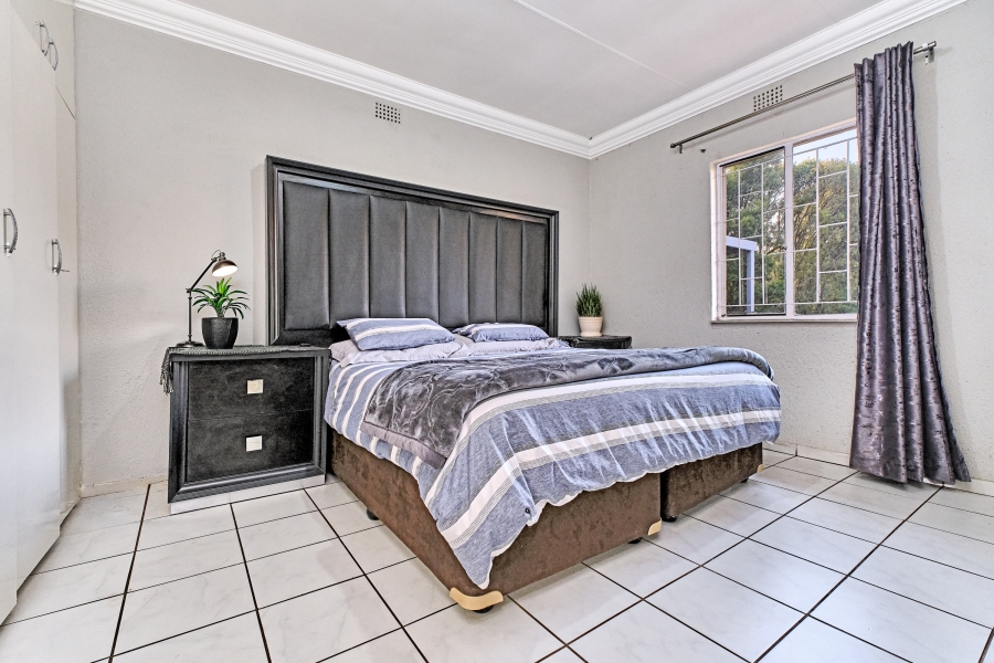 4 Bedroom Property for Sale in Kloofendal Gauteng