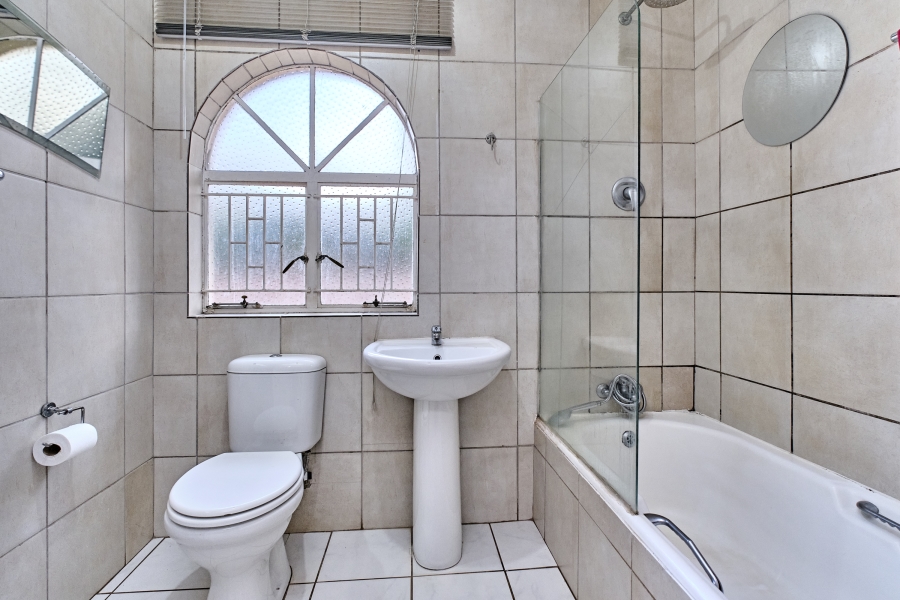 4 Bedroom Property for Sale in Kloofendal Gauteng