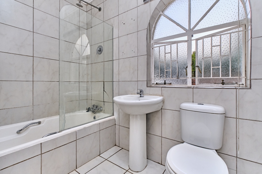4 Bedroom Property for Sale in Kloofendal Gauteng
