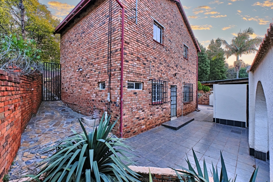 4 Bedroom Property for Sale in Kloofendal Gauteng