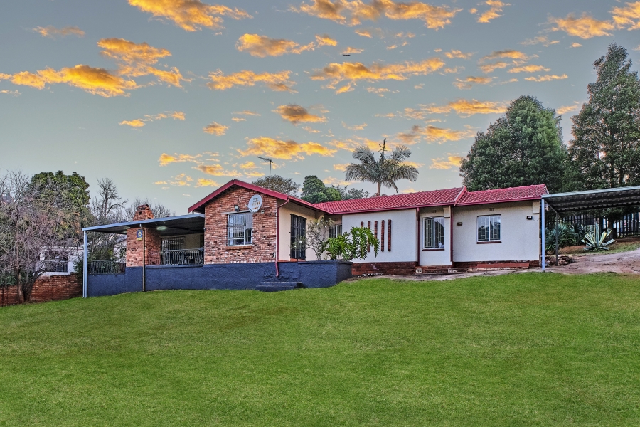 4 Bedroom Property for Sale in Kloofendal Gauteng