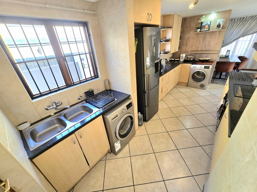 3 Bedroom Property for Sale in Halfway Gardens Gauteng
