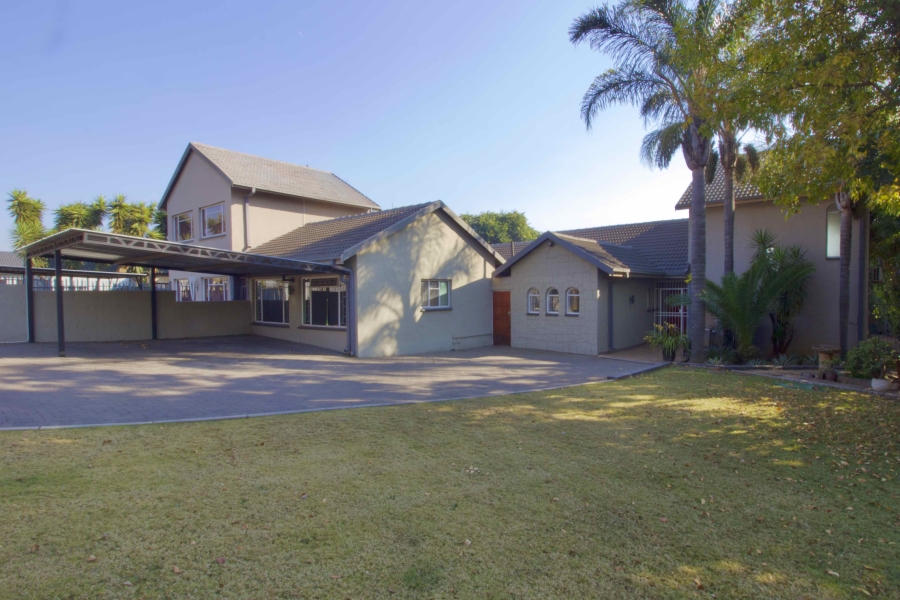 8 Bedroom Property for Sale in Eldoraigne Gauteng