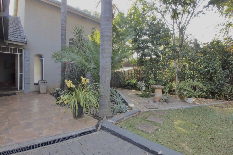 8 Bedroom Property for Sale in Eldoraigne Gauteng