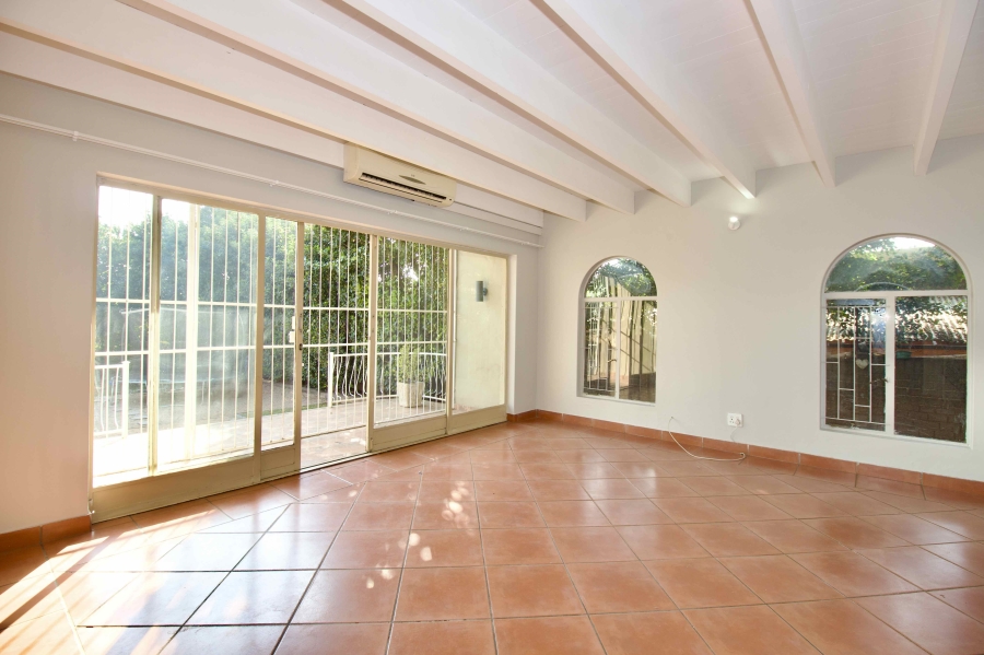 8 Bedroom Property for Sale in Eldoraigne Gauteng