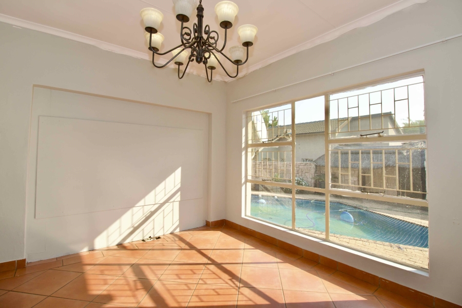 8 Bedroom Property for Sale in Eldoraigne Gauteng