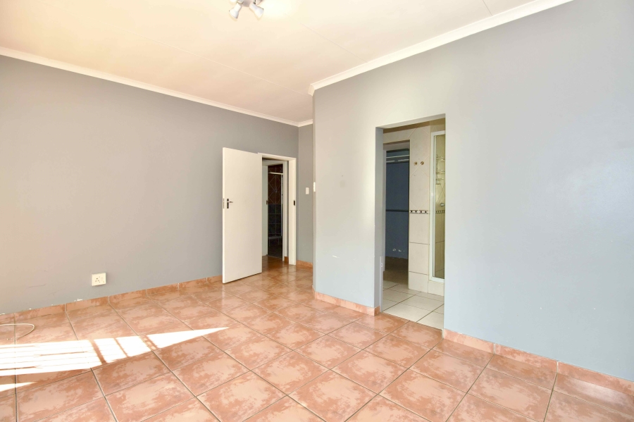 8 Bedroom Property for Sale in Eldoraigne Gauteng