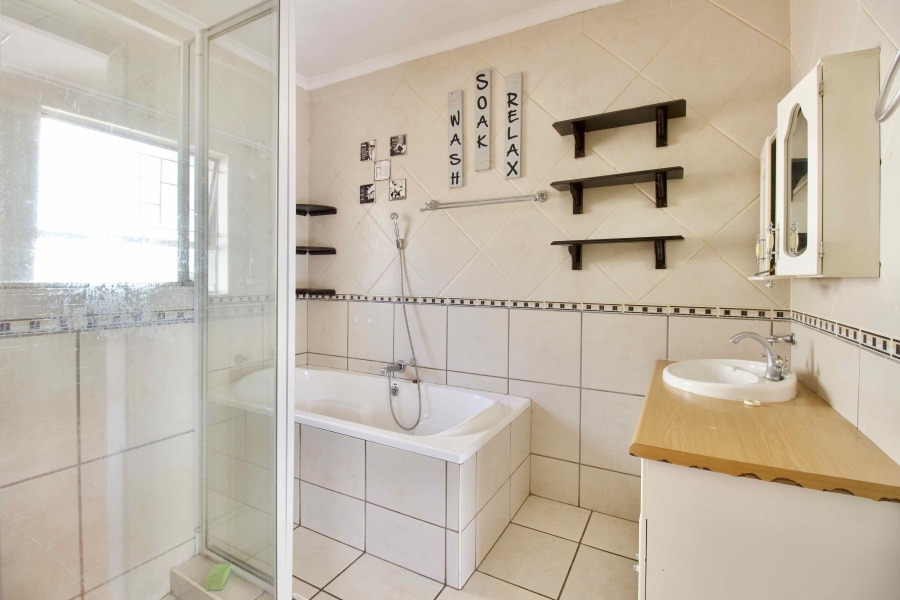 8 Bedroom Property for Sale in Eldoraigne Gauteng
