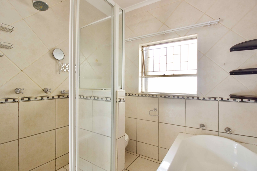 8 Bedroom Property for Sale in Eldoraigne Gauteng