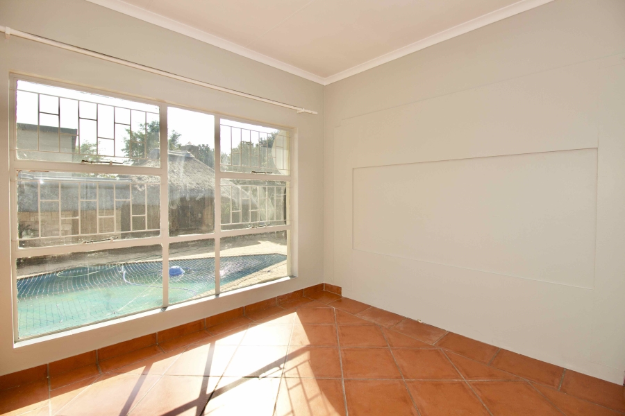 8 Bedroom Property for Sale in Eldoraigne Gauteng