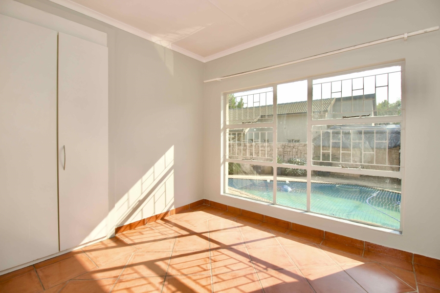 8 Bedroom Property for Sale in Eldoraigne Gauteng