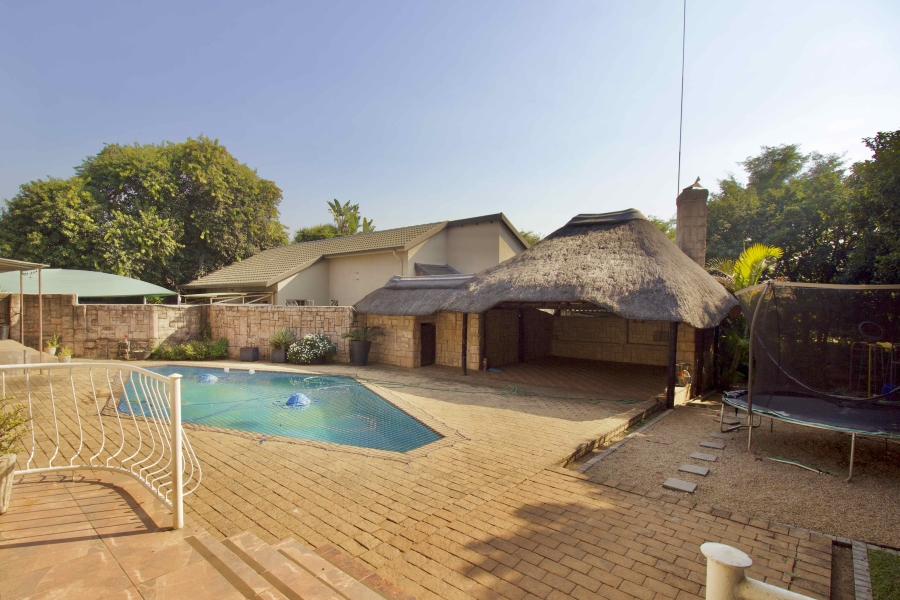 8 Bedroom Property for Sale in Eldoraigne Gauteng