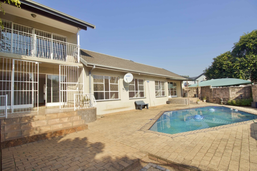 8 Bedroom Property for Sale in Eldoraigne Gauteng
