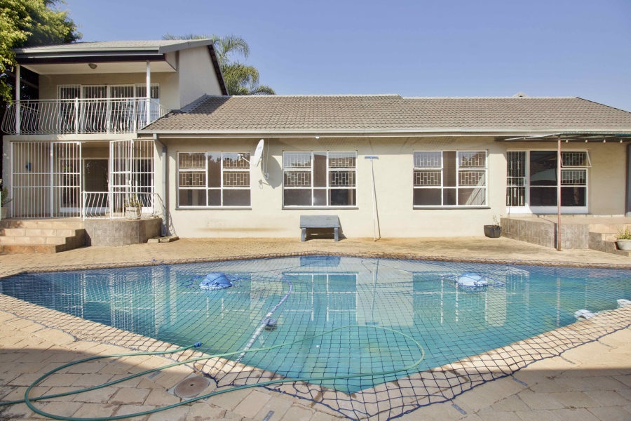 8 Bedroom Property for Sale in Eldoraigne Gauteng