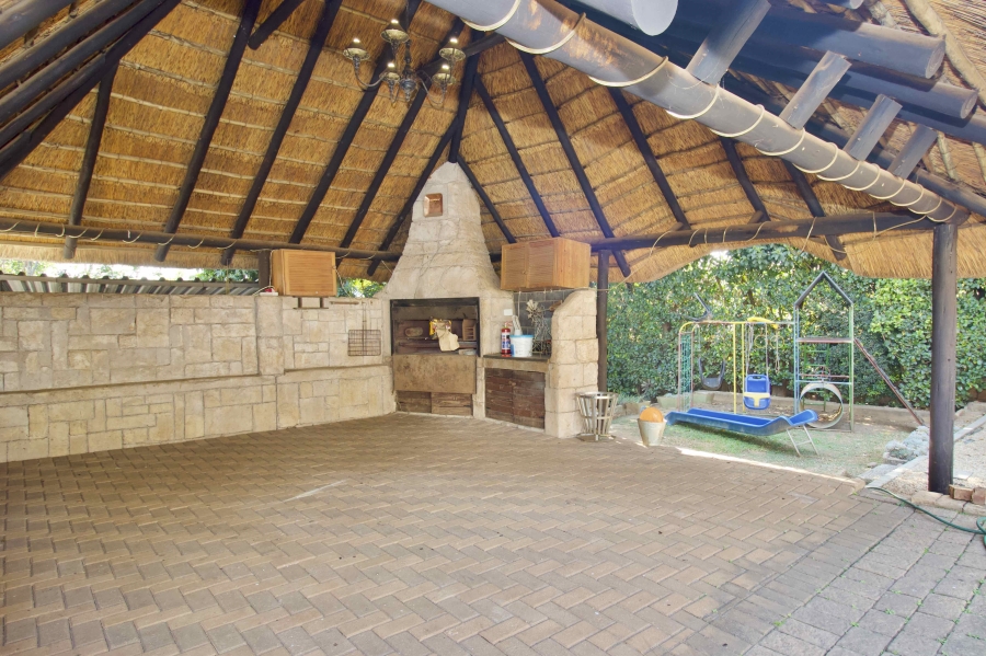 8 Bedroom Property for Sale in Eldoraigne Gauteng