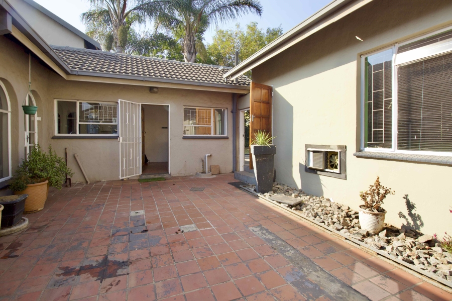 8 Bedroom Property for Sale in Eldoraigne Gauteng