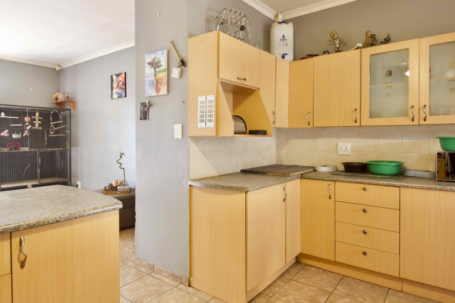 8 Bedroom Property for Sale in Eldoraigne Gauteng