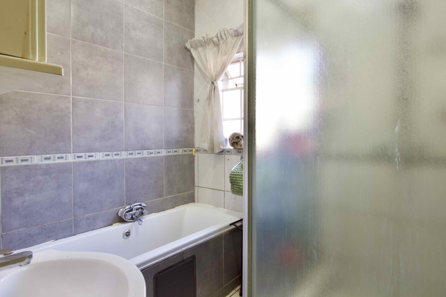 8 Bedroom Property for Sale in Eldoraigne Gauteng