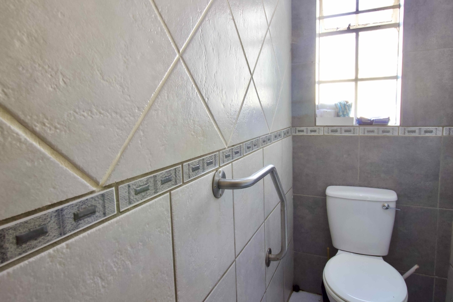 8 Bedroom Property for Sale in Eldoraigne Gauteng