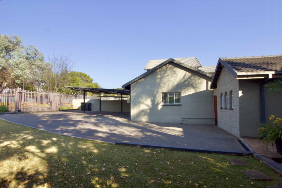 8 Bedroom Property for Sale in Eldoraigne Gauteng