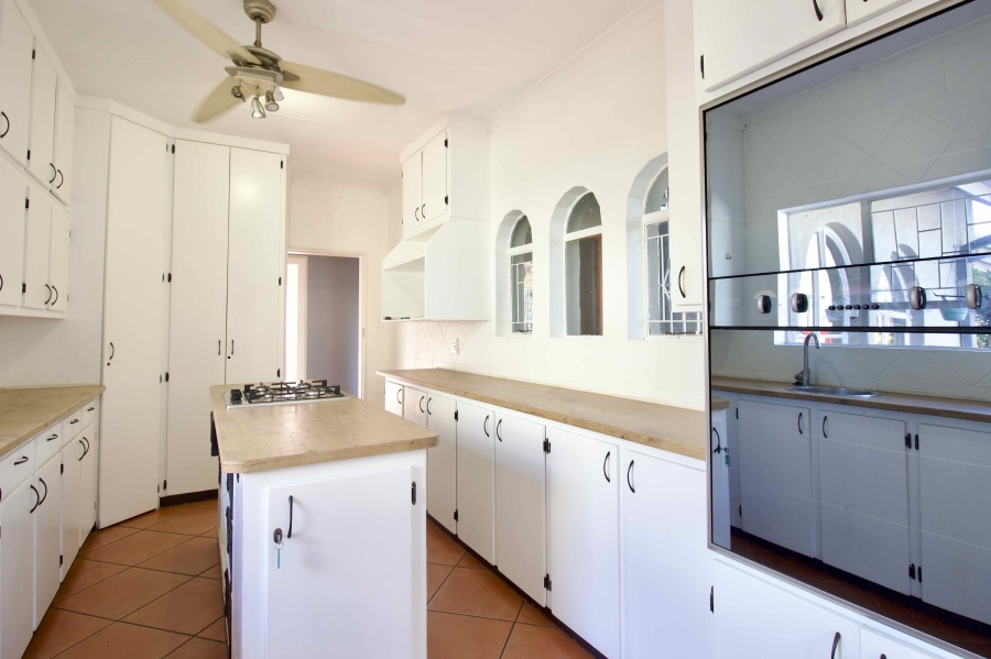 8 Bedroom Property for Sale in Eldoraigne Gauteng