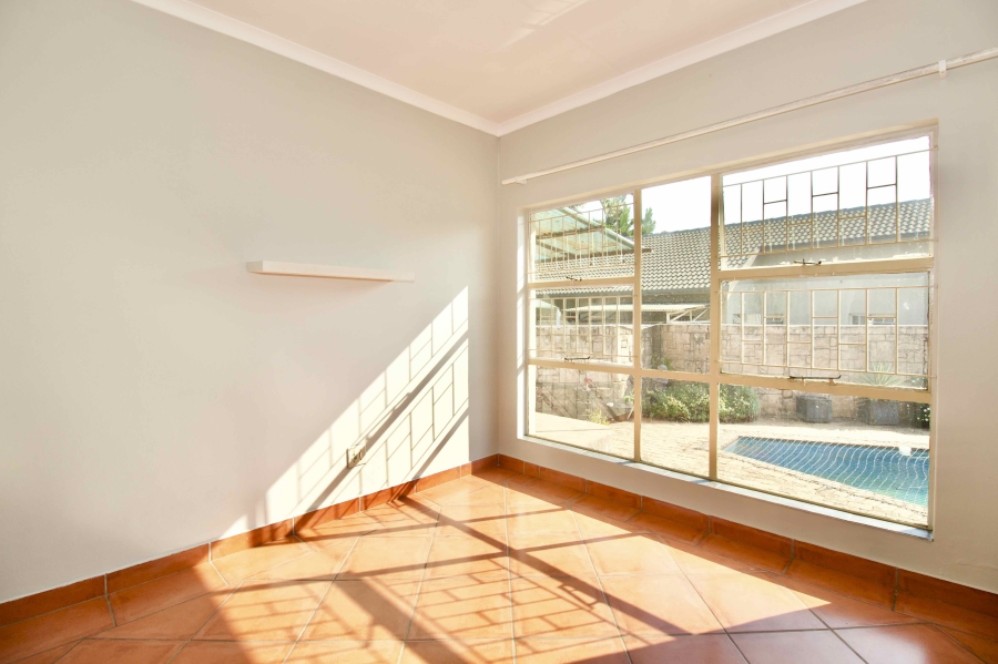 8 Bedroom Property for Sale in Eldoraigne Gauteng