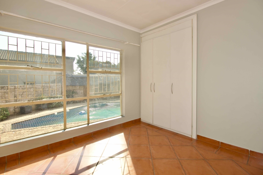 8 Bedroom Property for Sale in Eldoraigne Gauteng