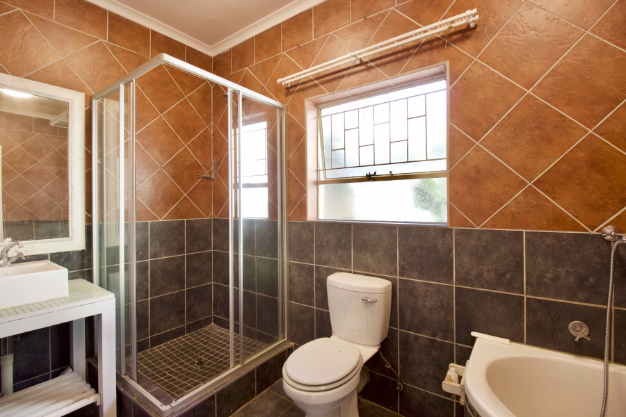 8 Bedroom Property for Sale in Eldoraigne Gauteng