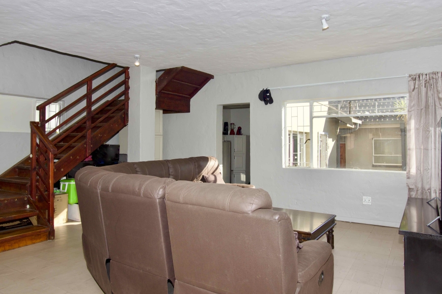 8 Bedroom Property for Sale in Eldoraigne Gauteng