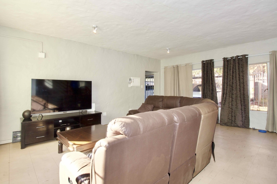 8 Bedroom Property for Sale in Eldoraigne Gauteng