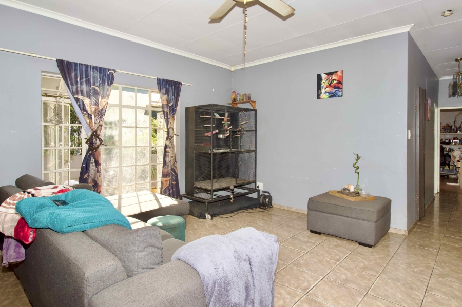 8 Bedroom Property for Sale in Eldoraigne Gauteng