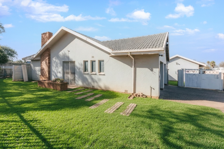 3 Bedroom Property for Sale in Ontdekkerspark Gauteng