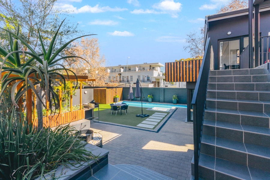 1 Bedroom Property for Sale in Bryanston Gauteng