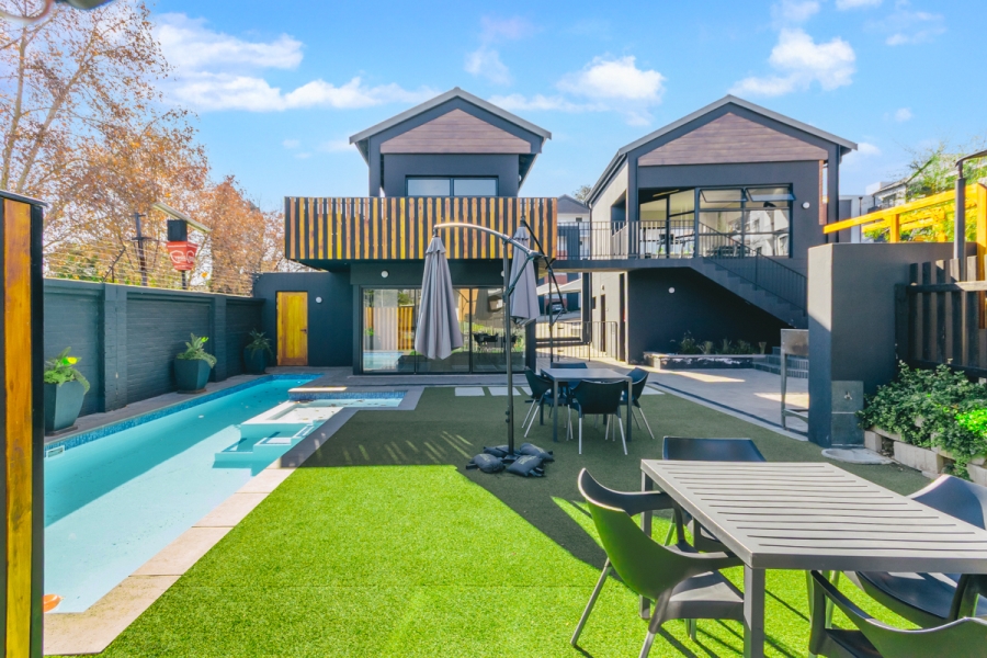 1 Bedroom Property for Sale in Bryanston Gauteng