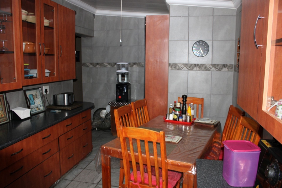 8 Bedroom Property for Sale in Mooilande Gauteng