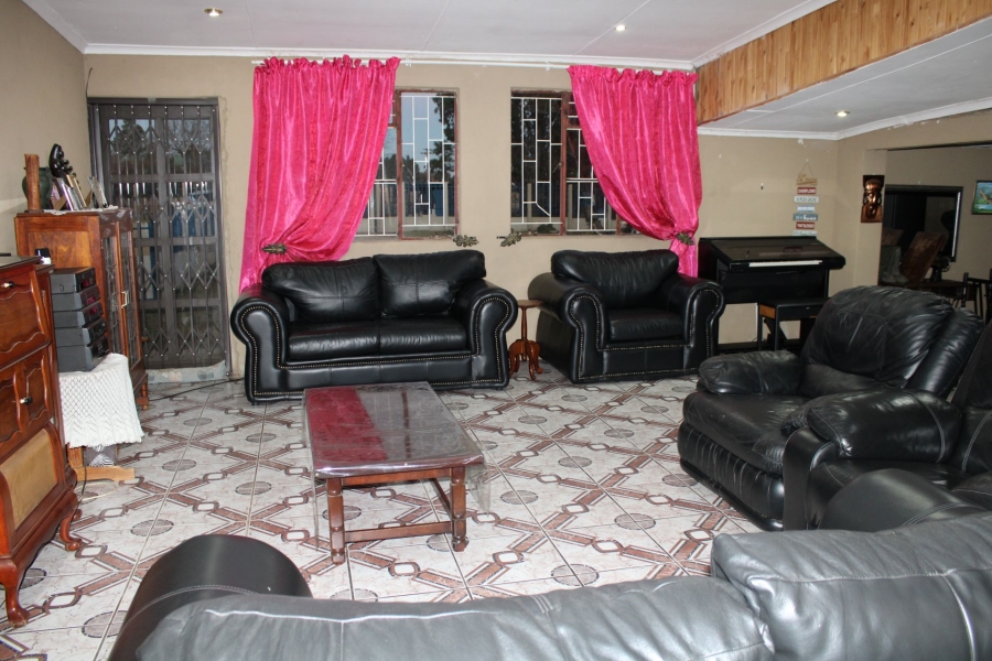 8 Bedroom Property for Sale in Mooilande Gauteng