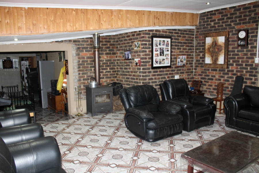 8 Bedroom Property for Sale in Mooilande Gauteng