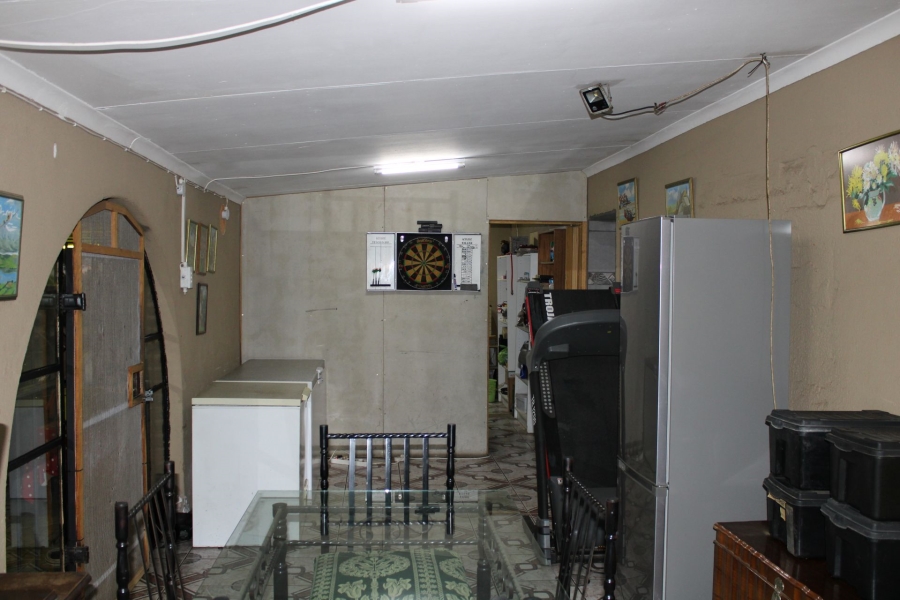 8 Bedroom Property for Sale in Mooilande Gauteng