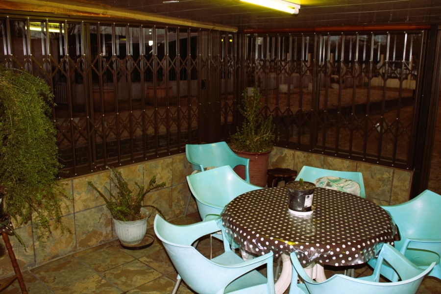 8 Bedroom Property for Sale in Mooilande Gauteng