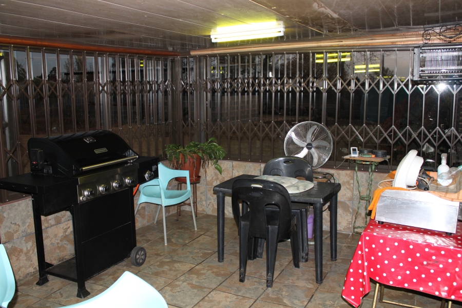 8 Bedroom Property for Sale in Mooilande Gauteng