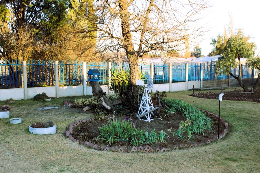 8 Bedroom Property for Sale in Mooilande Gauteng