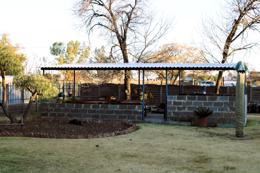 8 Bedroom Property for Sale in Mooilande Gauteng